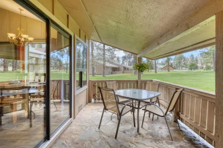 Mountain Retreat with Gas Fireplace and Outdoor Grill - Cozy Sanctuary