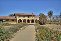Spacious Villa with Private Master Suite and Kitchen - Elegant Coastal Haven
