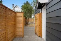 Fireplace, Spacious Yard, Stylish Decor - Cozy Family Haven Hotels in Shoreline