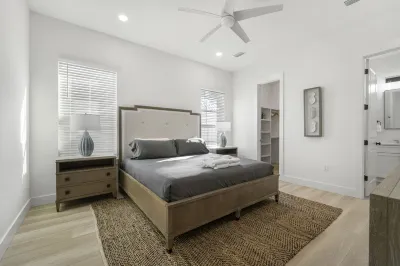 Charming Getaway with Propane Grill and Garage - Cozy Retreat Hotels in Sunnyside
