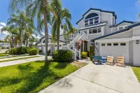 Two Heated Pools and Tennis Courts - Charming Tropical Haven