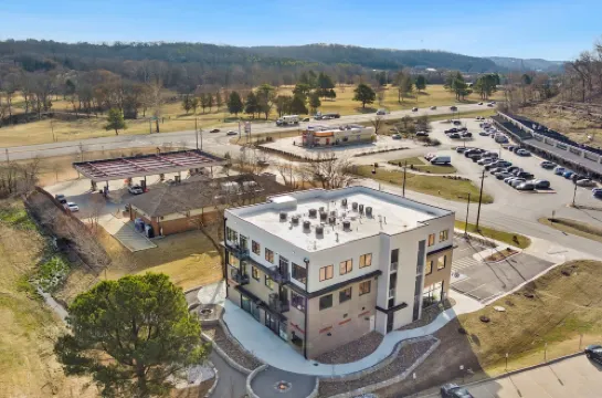 Luxury Amenities and Cycling Trails - Cozy Studio Oasis