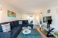 Charming Coastal Retreat with Surfboard and Beach Goodies - Inviting Escape