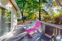 Bethany west home close to the beautiful water w/free WiFi, private WD