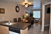 Inn Building Condo #110 (Pet friendly, free Wi-Fi) Hotel a Garden City