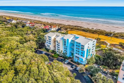 Oceanfront Balcony and Community Pool - Beautiful Coastal Retreat