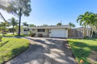 Hot Tub, Pool Table, and Welcoming Backyard - Tropical Paradise Hotels near RM Car Wash movil