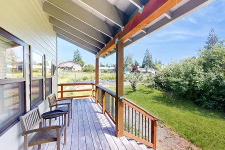 Designer Cottage | Accessible Kitchen & Bathroom | 5 Minutes to Downtown Отели рядом с достопримечательностью «Greater Tacoma Convention & Trade Center»