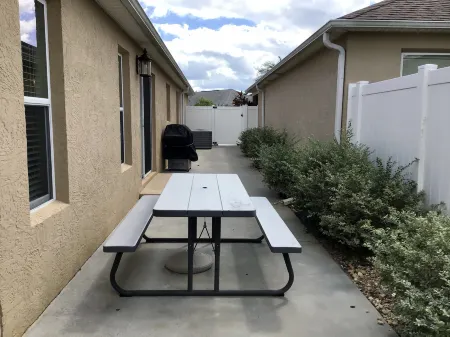 Spacious Living Area and Inviting Outdoor Spaces - Charming Retreat