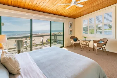 Seahorse Cottage Hotels near Tee Time Practice Center