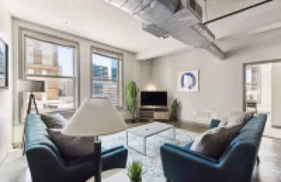 2BR Cozy Downtown Loft with Indoor Pool & Gym