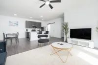 Serene Retreat - Private Patio, Fast Wifi, On-site Laundry