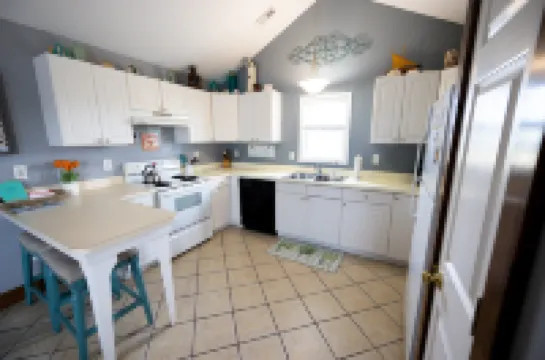 Direct Access and Stunning Ocean Views - Gorgeous Beach Cottage