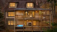 Luxury Mountain Retreat with Hot Tub and Scenic Views - Exquisite Cabin