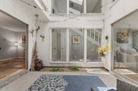 Cozy Cottage with Spacious Backyard and Gourmet Coffee - Charming Haven