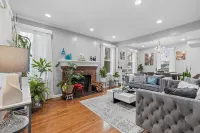 Boutique Ambiance with Modern Comforts - Elegant Tranquil Haven