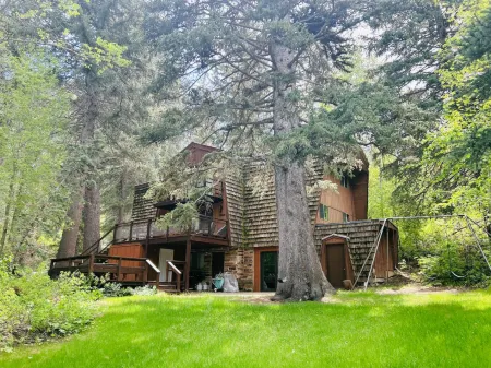 Steps to Sundance Resort and Scenic Stream - Charming A-Frame Cabin Отели в г. Sundance