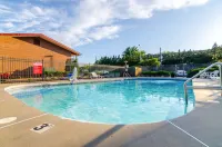 Econo Lodge Inn & Suites I-35 at Shawnee Mission - Swimmingpools