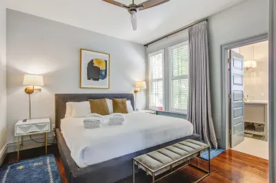 Downtown Charleston - 2 Bed/2 Bath - King Street