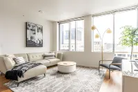 Sweeping City Views and Modern Kitchen - Stylish Serenity