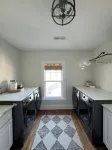 Cozy and accomodating designer home near downtown and McKennan Park - sleeps 10+