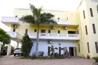 Blissful Haven Art House - Near Entrance to Auroville Hotels in Edayanchavadi