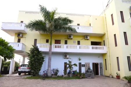 Blissful Haven Art House - Near Entrance to Auroville Отели в г. Эдейанчавади