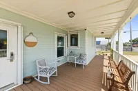 Gulf View Balcony and Cozy Living Area - Charming Beach House Escape Hotels in Port St. Joe