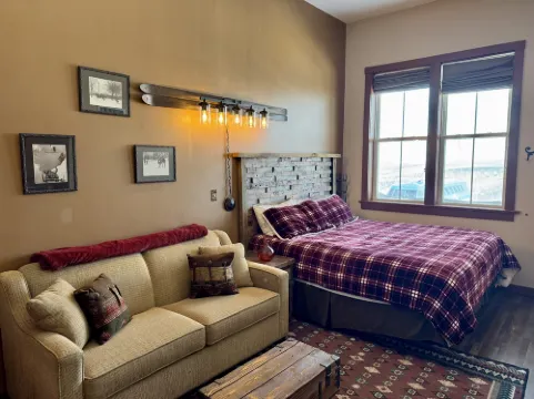 Ski-in/Ski-Out Access and Scenic Balcony Views - Charming Cozy Haven