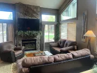 Charming 3 BR/3.5 Bathroom Townhome at Seven Springs Mountain Resort