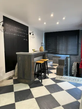 Aux 3 Nuances Suites Privatives & Spa Отели рядом с достопримечательностью «Calais Lighthouse»