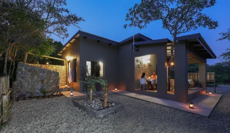 Grace of Africa, Couples 5 Star Nature Lodge