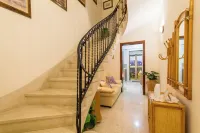 Sunny Maltese Townhouse Madonnina Kalkara - Happy Rentals
