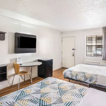 Motel 6 Dallas, TX - Market Center Отели рядом с Аэропорт Лав-Филд