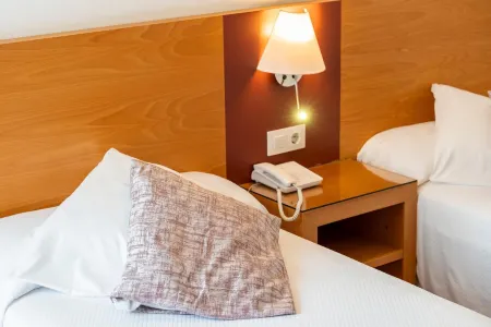 Hotel Amic Colon Отели рядом с достопримечательностью «Университет Балеарских островов»