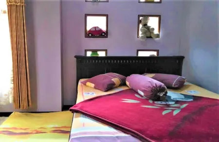 Villa Trijaya Отели рядом с достопримечательностью «Coban Rondo Waterfall»