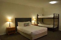 Crown CBD Motel - City Location - bar