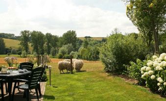 Lovely Farmhouse in Wijlre with Forest Nearby