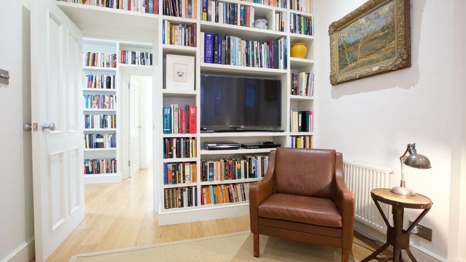 Retro Apartment Moments from Battersea Park