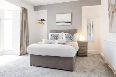 4Br-11Guests-Patio-FamilyFriendly-CityCentre-Beach