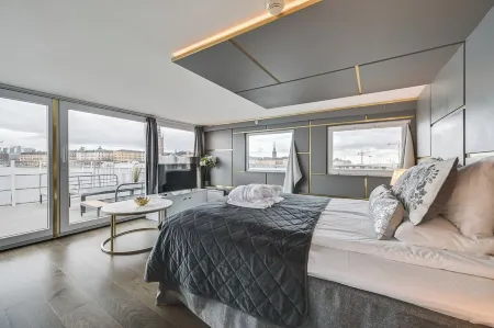 Rygerfjord Hotel & Hostel Отели рядом с достопримечательностью «Vesslan skulptur»