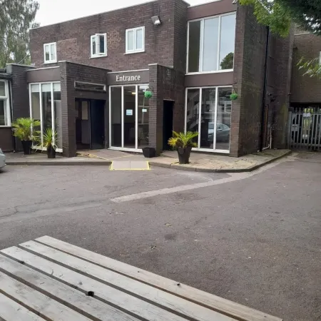 The Avenue Club and Lodge Отели рядом с достопримечательностью «Селли Манор»
