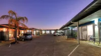 Hilltop Motel - Parking