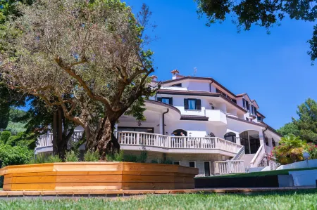 Rezidenca Ortus Отели в г. Koper