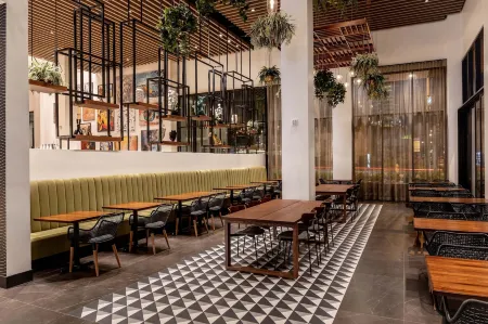 The Glenmark, Glendale, a Tribute Portfolio Hotel Отели рядом с достопримечательностью «Gallery Godo»