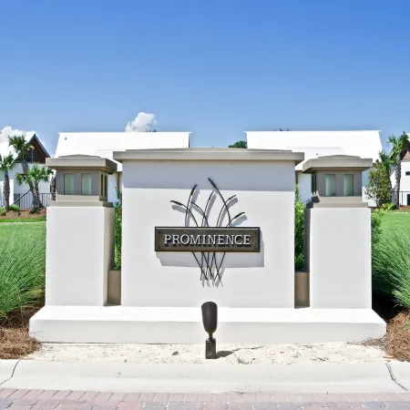Steps to the Resort Style Pool & Across from the Big Chill