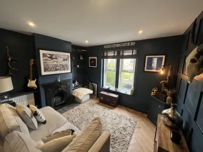 Charming 3-Bed House in Guildford