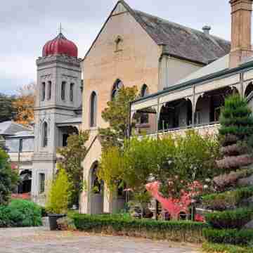 Sutton Spring Art Retreats Hotel Exterior