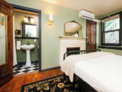 Hideaway Inn Lenox Hotels in Lenox