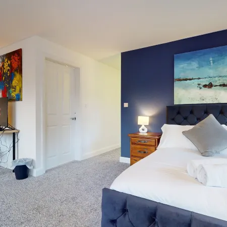 5-bedroom Home - Sleeps 16 - Ideal for Groups